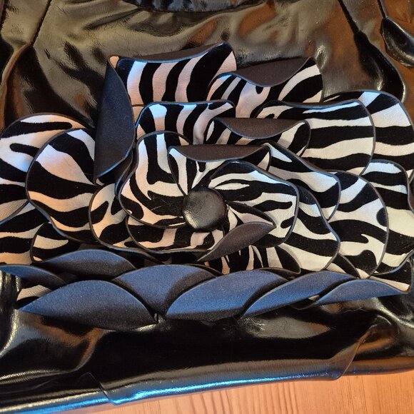 Big Zebra flower Mia Deluca Shoulder handbag purse - Picture 3 of 11